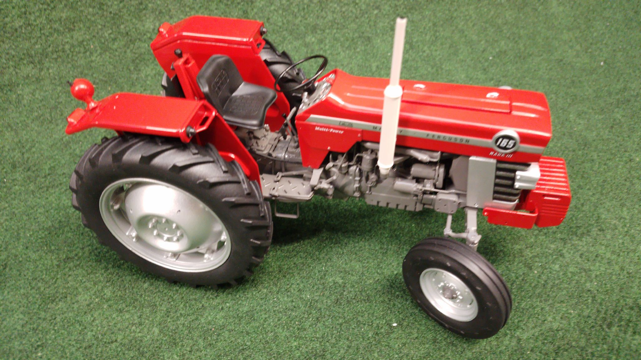Massey Ferguson 165 (1:16 scale)